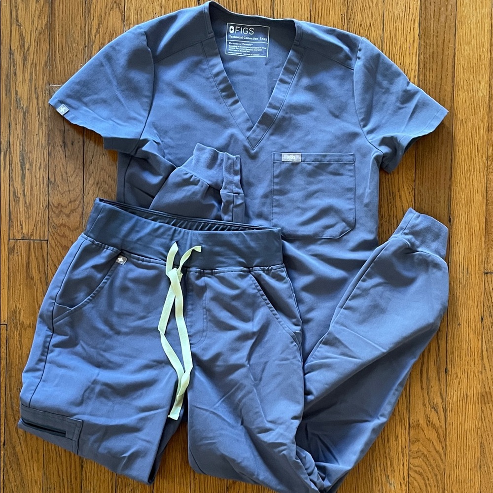Figs XXS scrub top and XXS joggers.